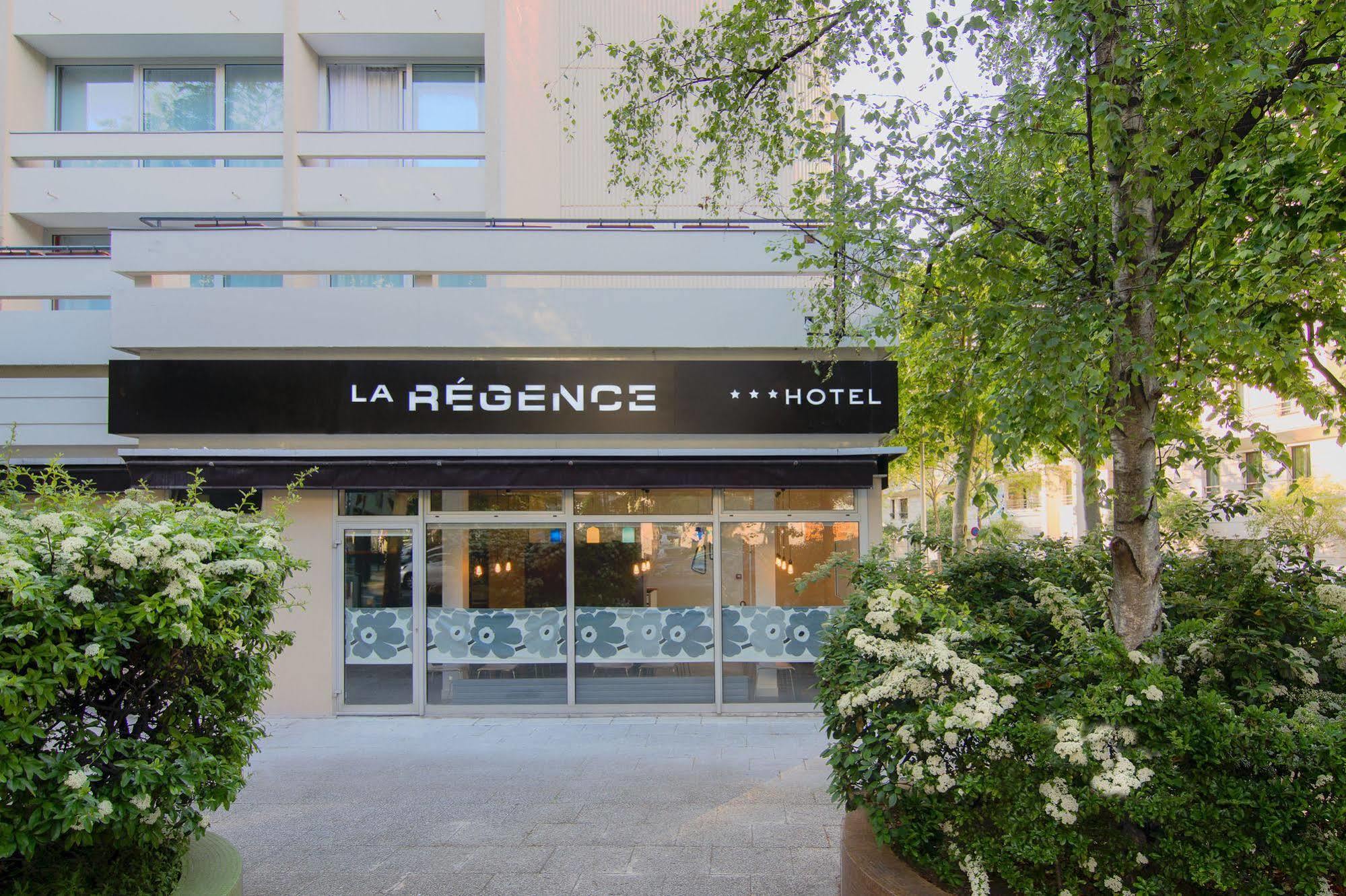 Отель La Regence Курбевуа Экстерьер фото